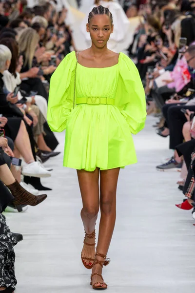 Look 19